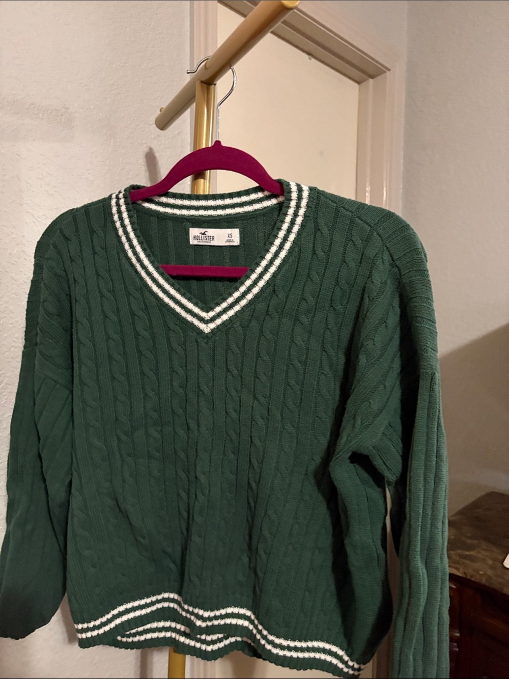 Hollister Dark Green Cable-Knit V-Neck Sweater with White Trim